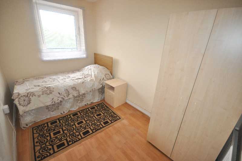 Flat Whitmore Road in Greater London