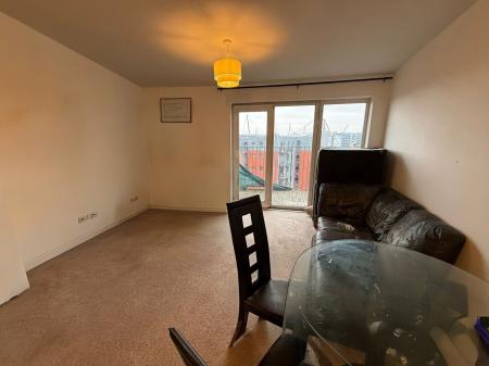 Flat Stillwater Drive in Manchester