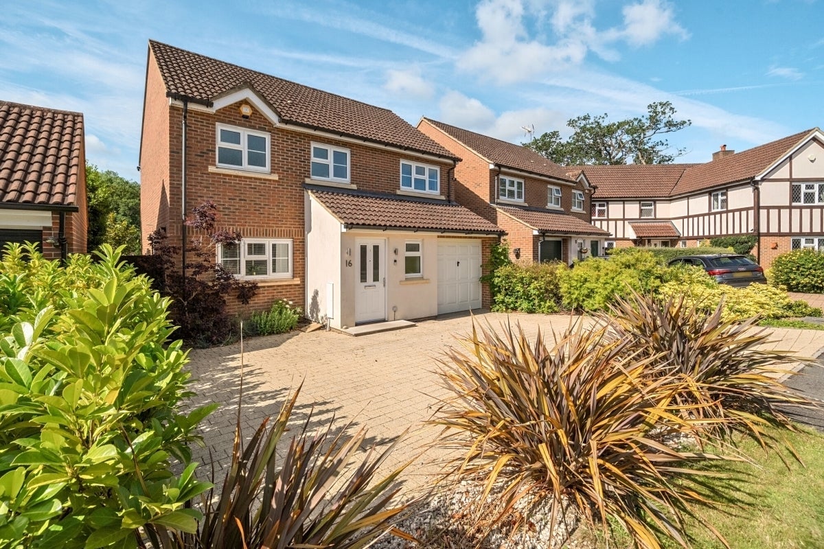 House Furnival Close in Borough of Runnymede