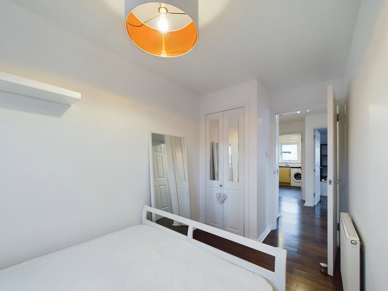 Room Dawson Road in Glasgow