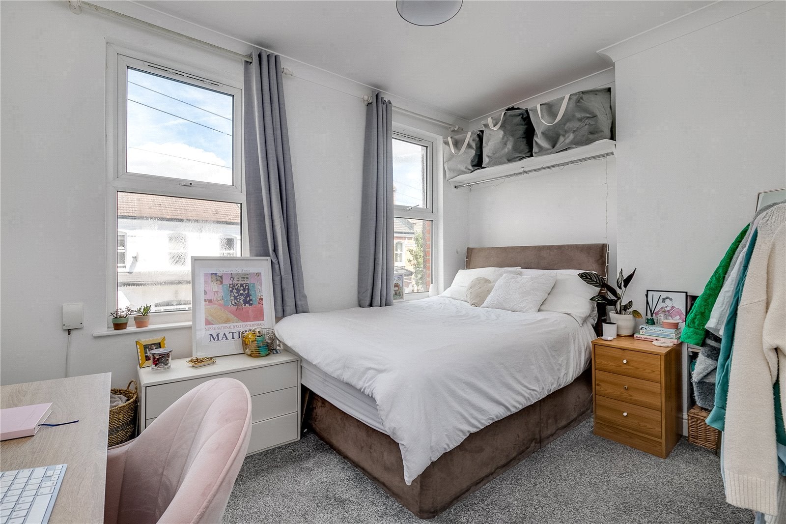 Flat Dafforne Road in Greater London