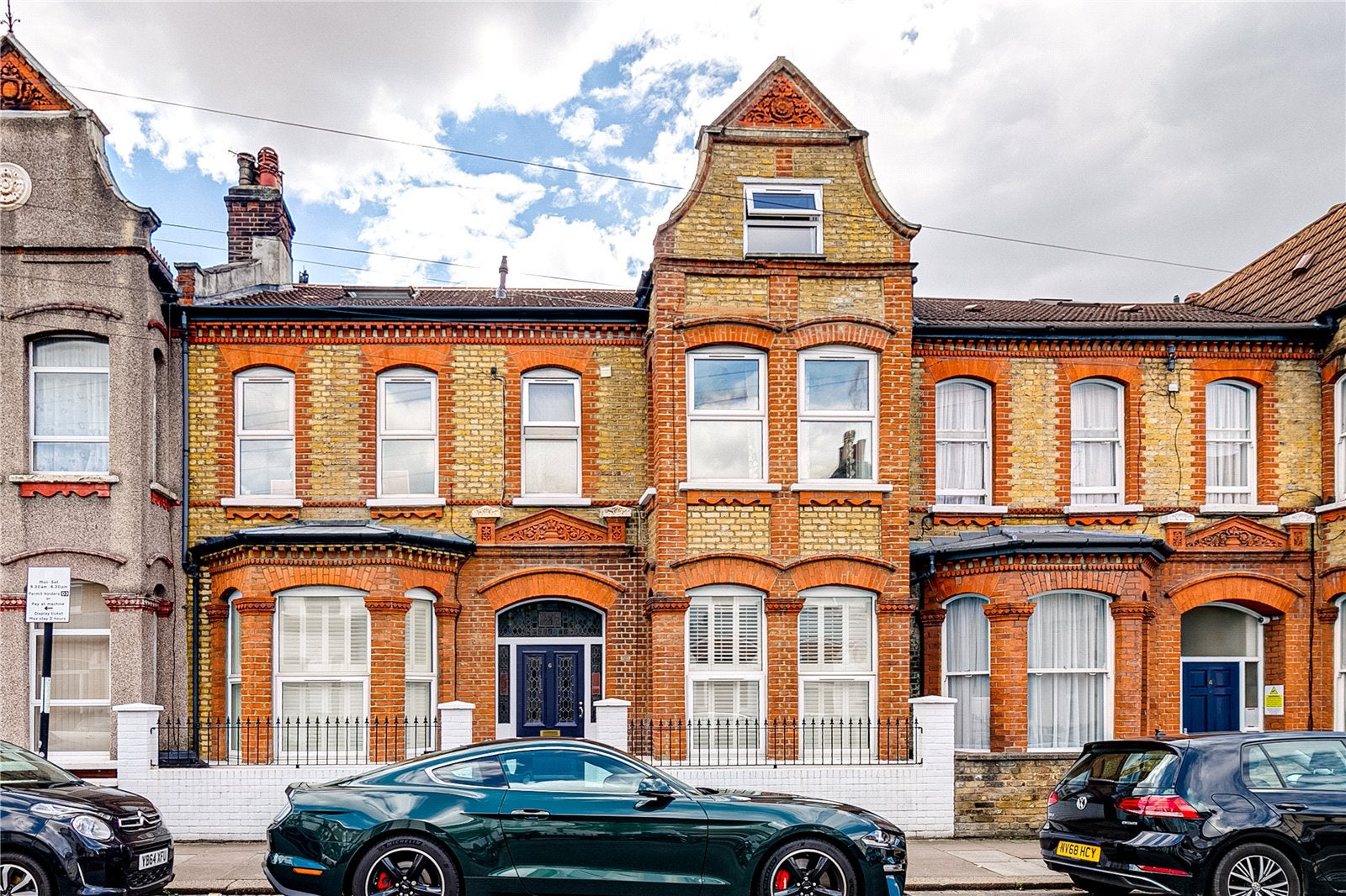 Flat Dafforne Road in Greater London