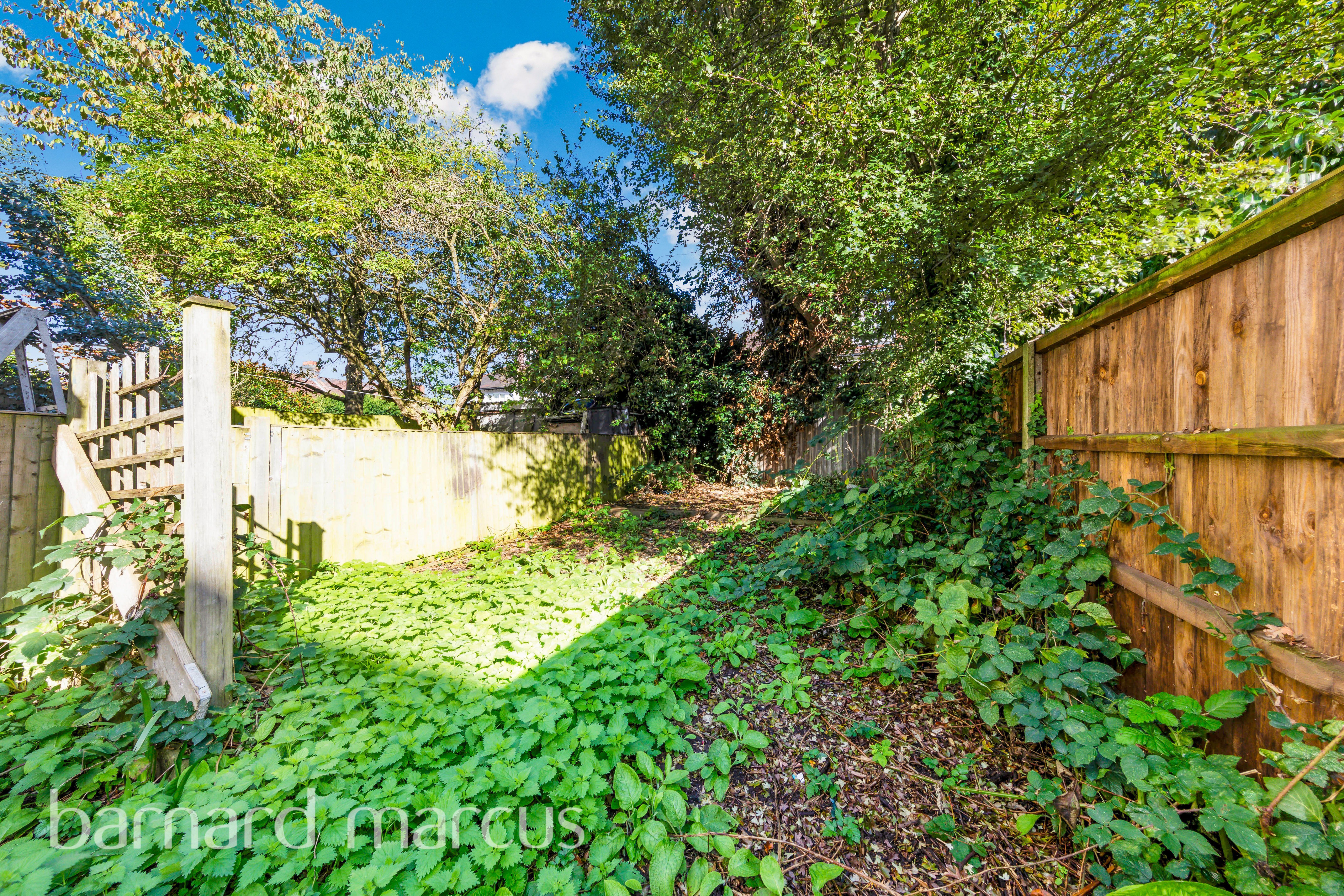 Flat Blake Road in Greater London