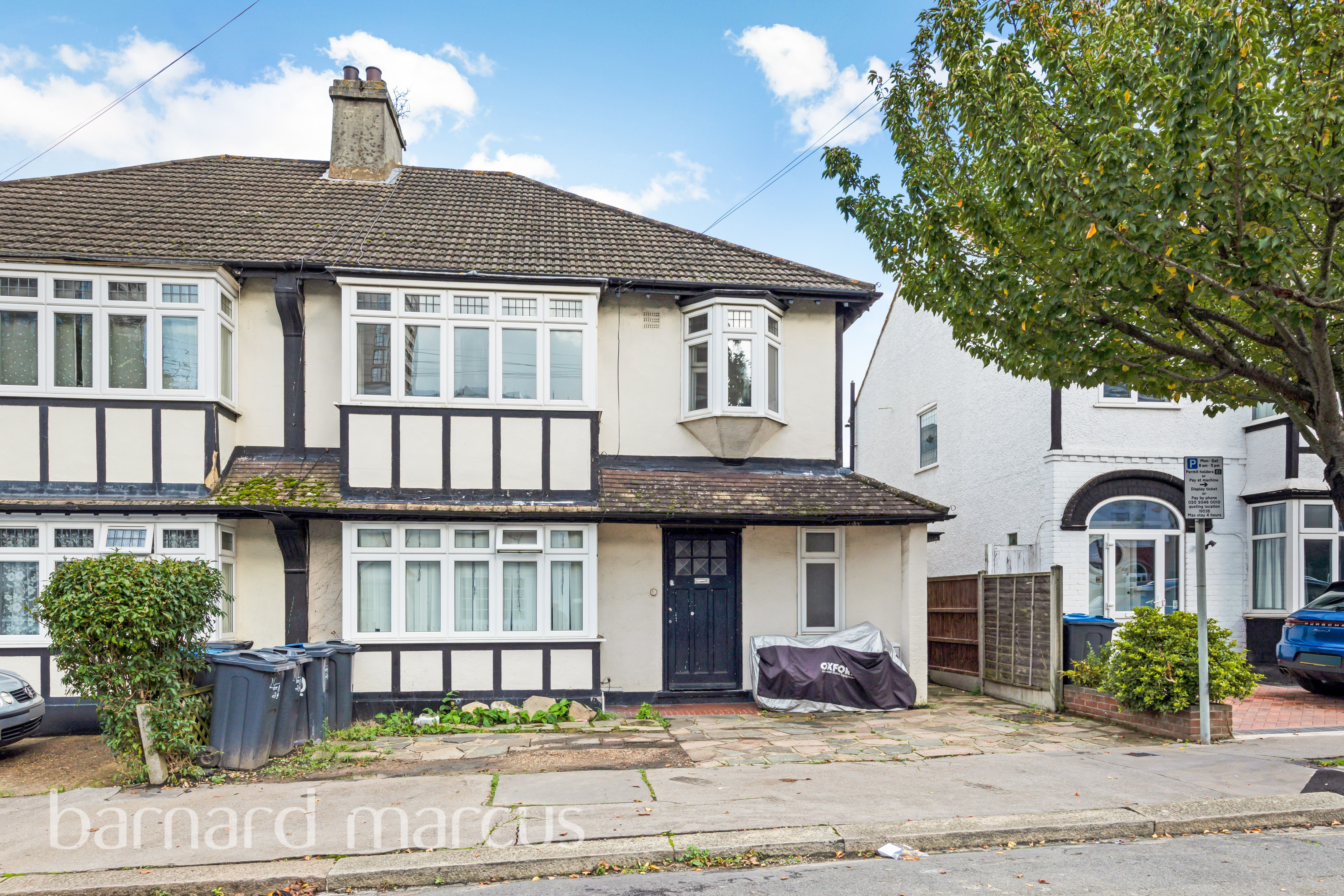 Flat Blake Road in Greater London