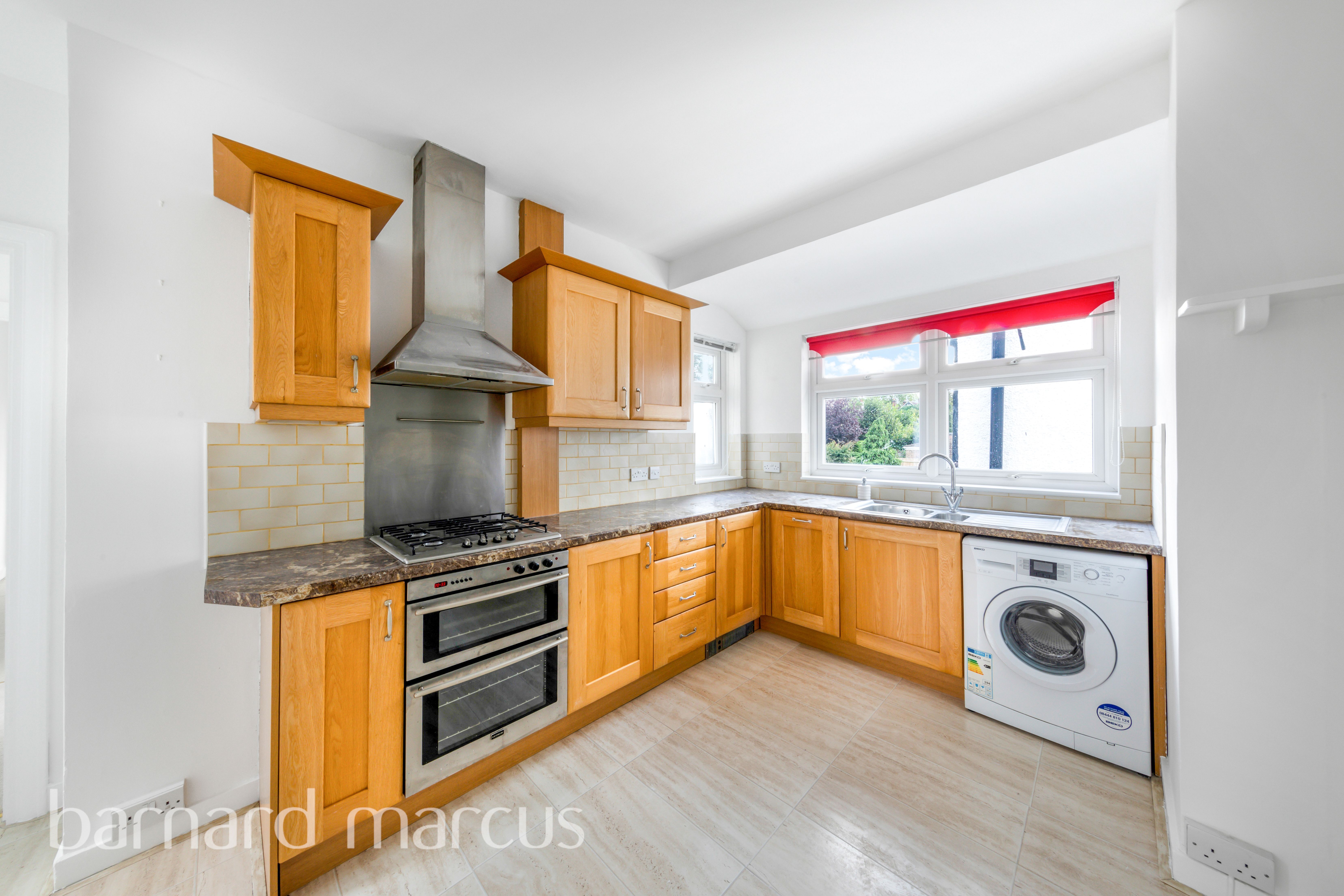 Flat Blake Road in Greater London