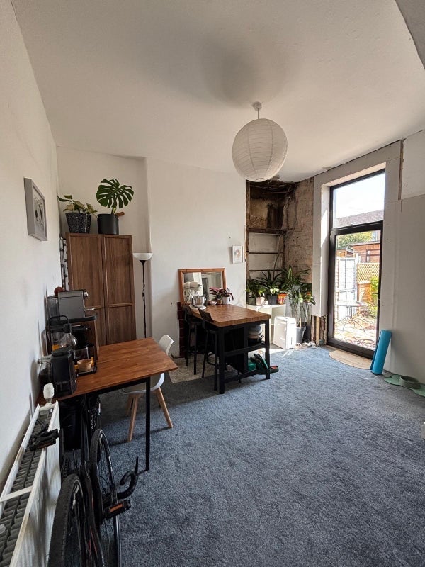 Room St Kenneth Drive in Glasgow