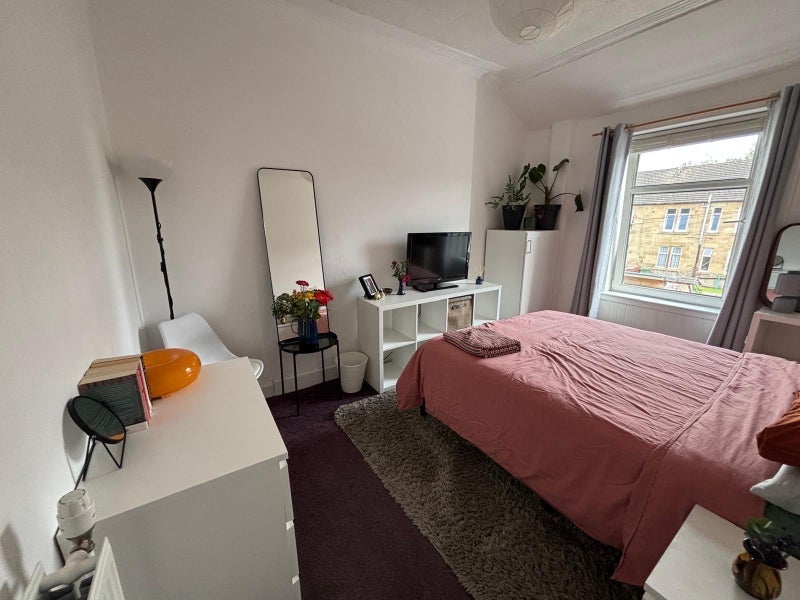 Room St Kenneth Drive in Glasgow