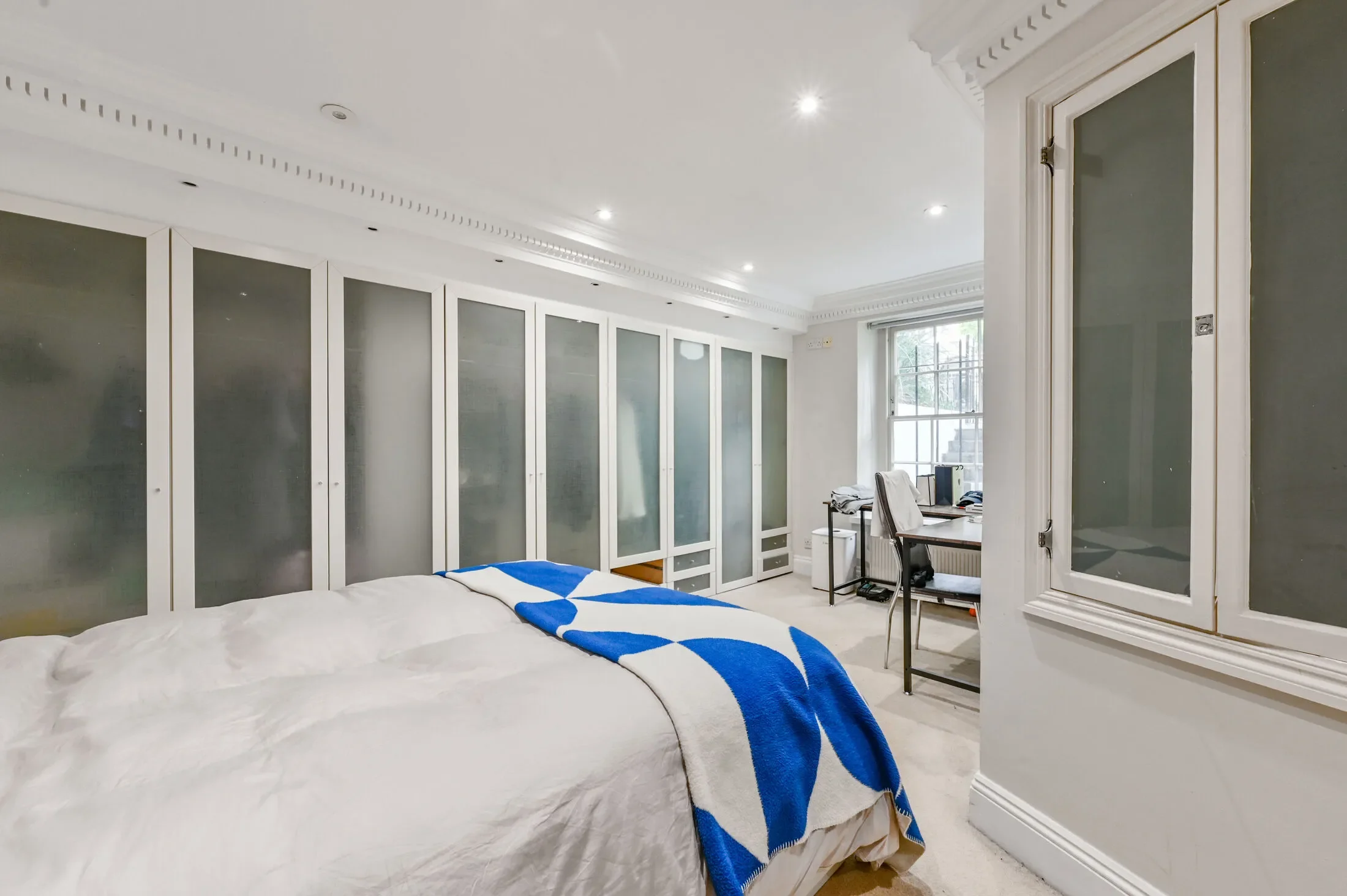 Flat Hogan Mews in City of Westminster