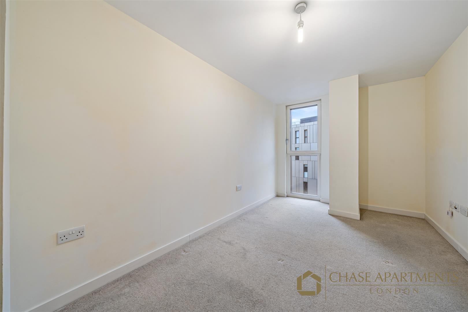 Flat Gatliff Road in City of Westminster