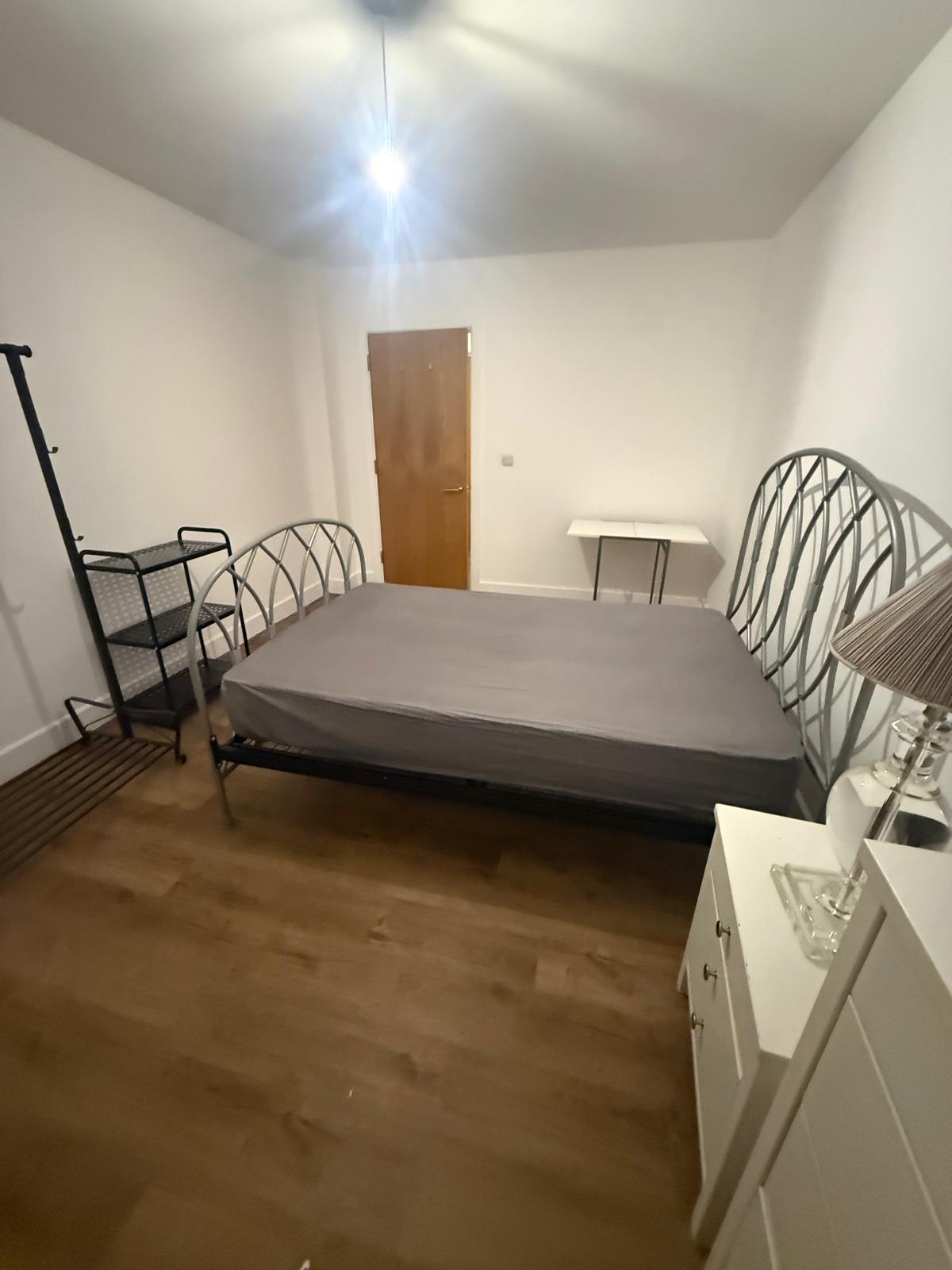 Flat Clapham Road in Greater London