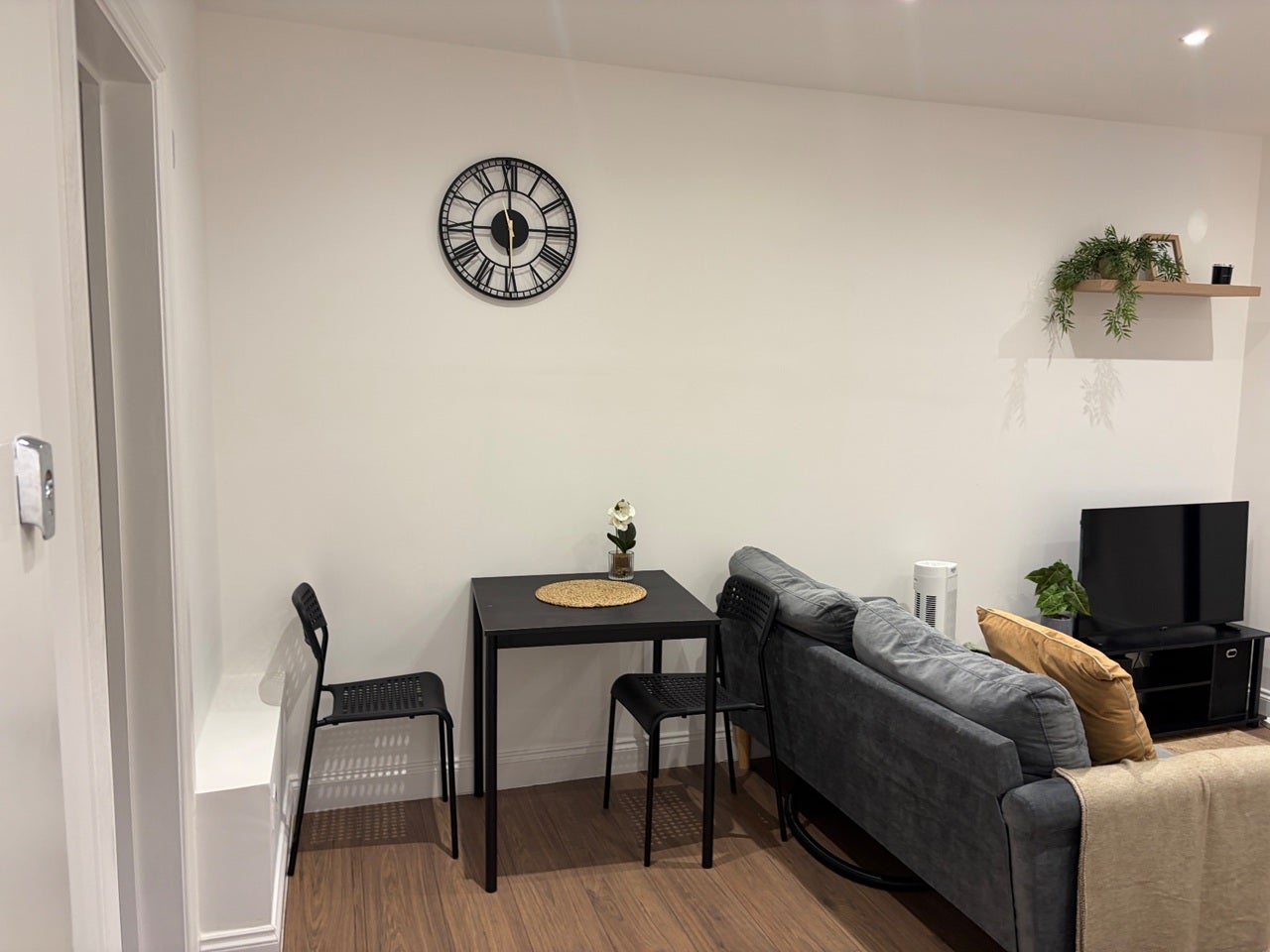 Flat Kingsland Road in Greater London