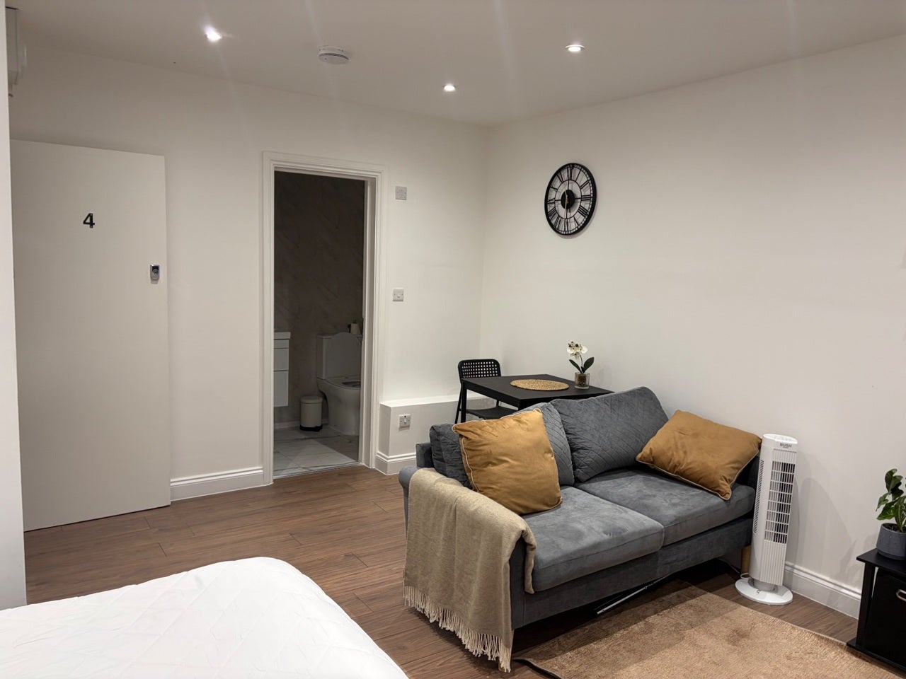 Flat Kingsland Road in Greater London