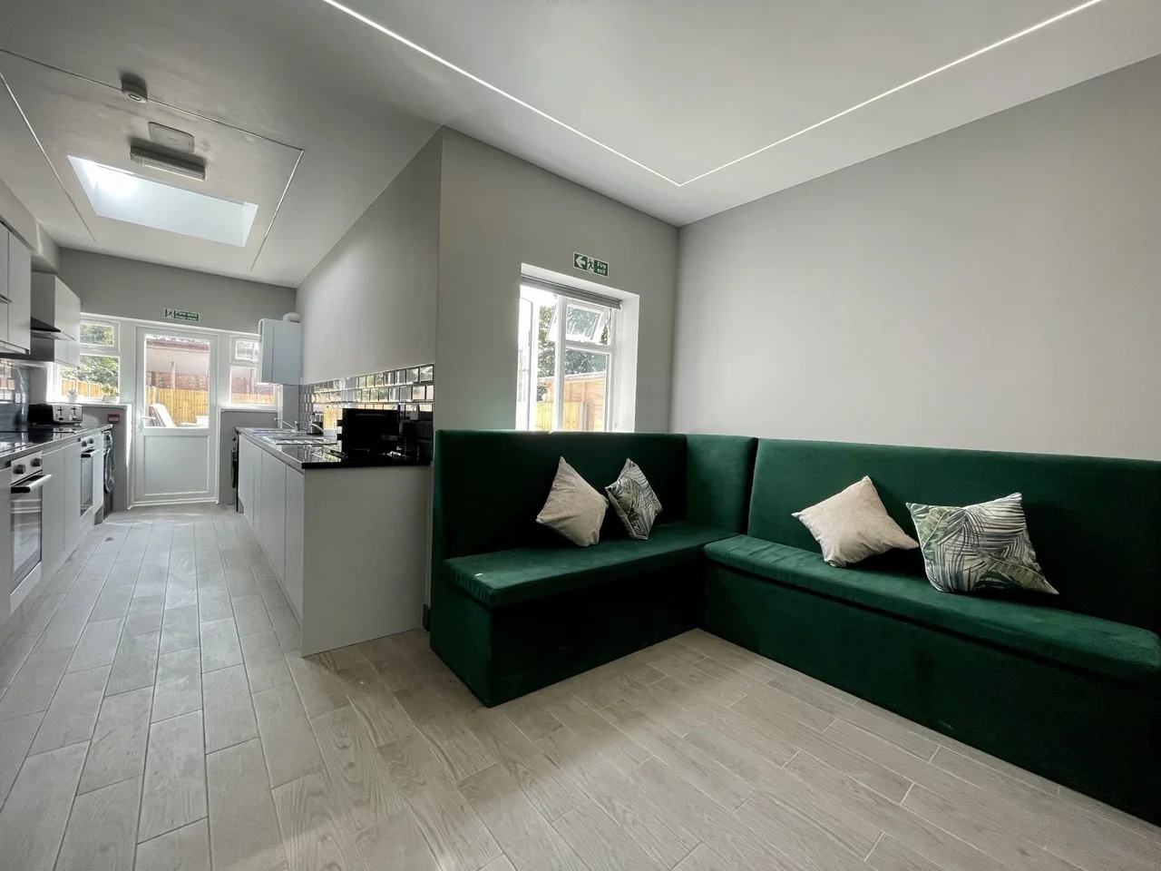Room Delamere Road in Greater London