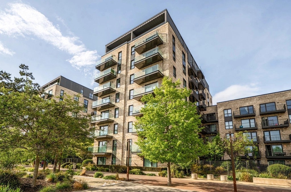 Flat Greenleaf Walk in Greater London