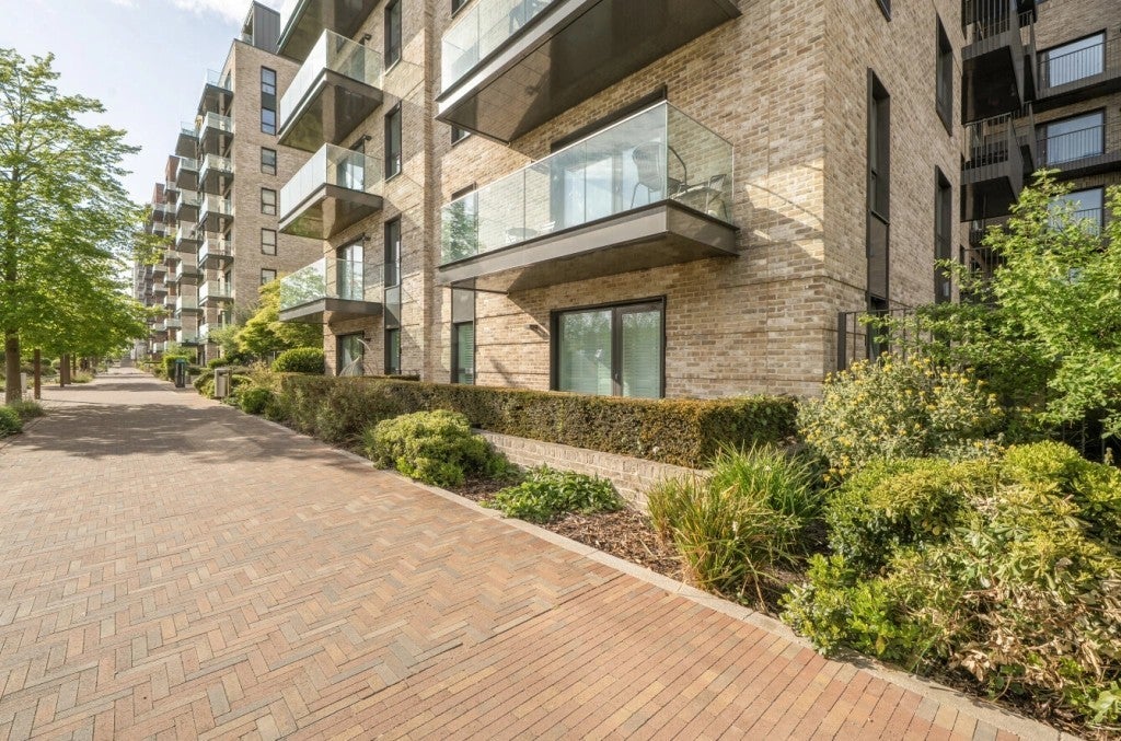Flat Greenleaf Walk in Greater London