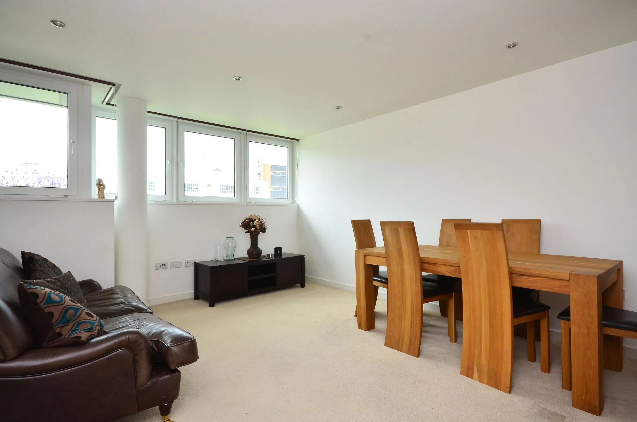 Flat Trinity Road in Greater London