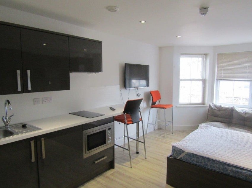 Flat Thomas Lewis Way in Southampton