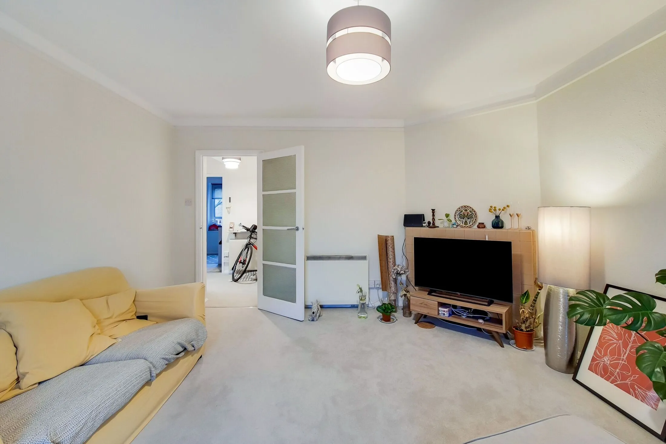 Flat Fellows Road in Greater London