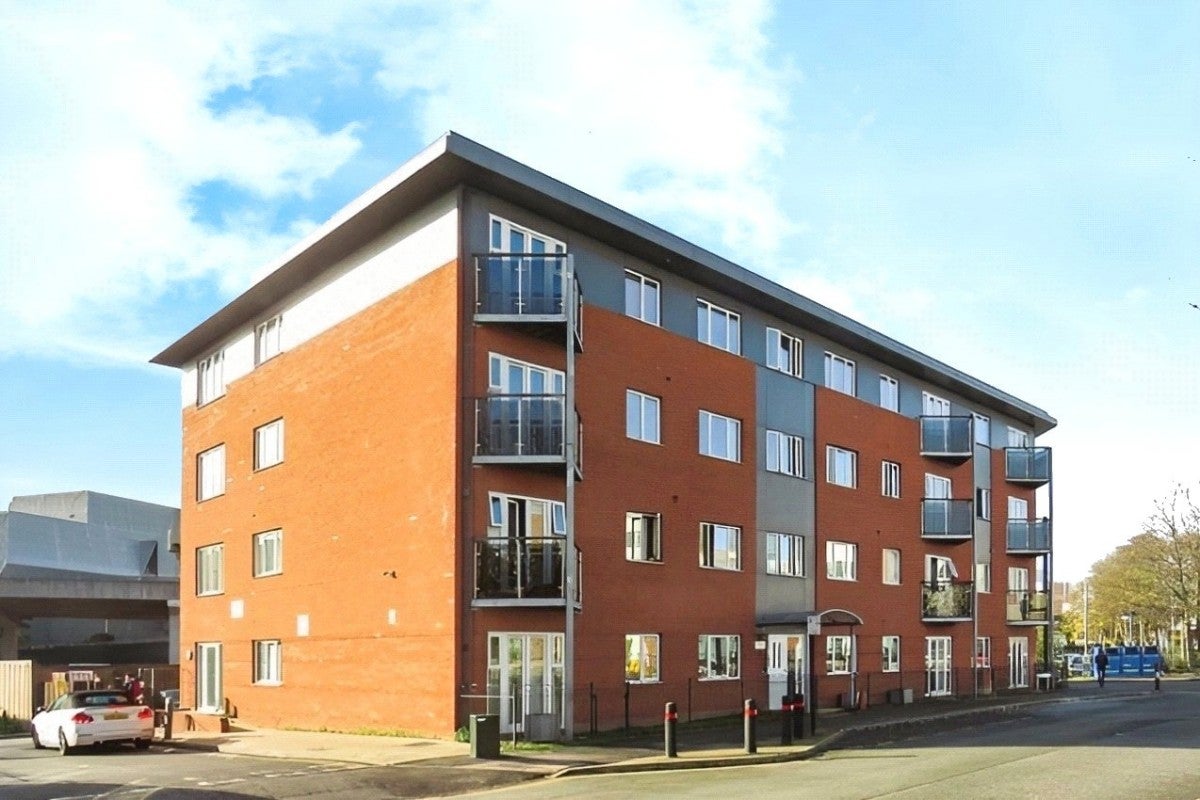 Flat Lower Ford Street in Coventry