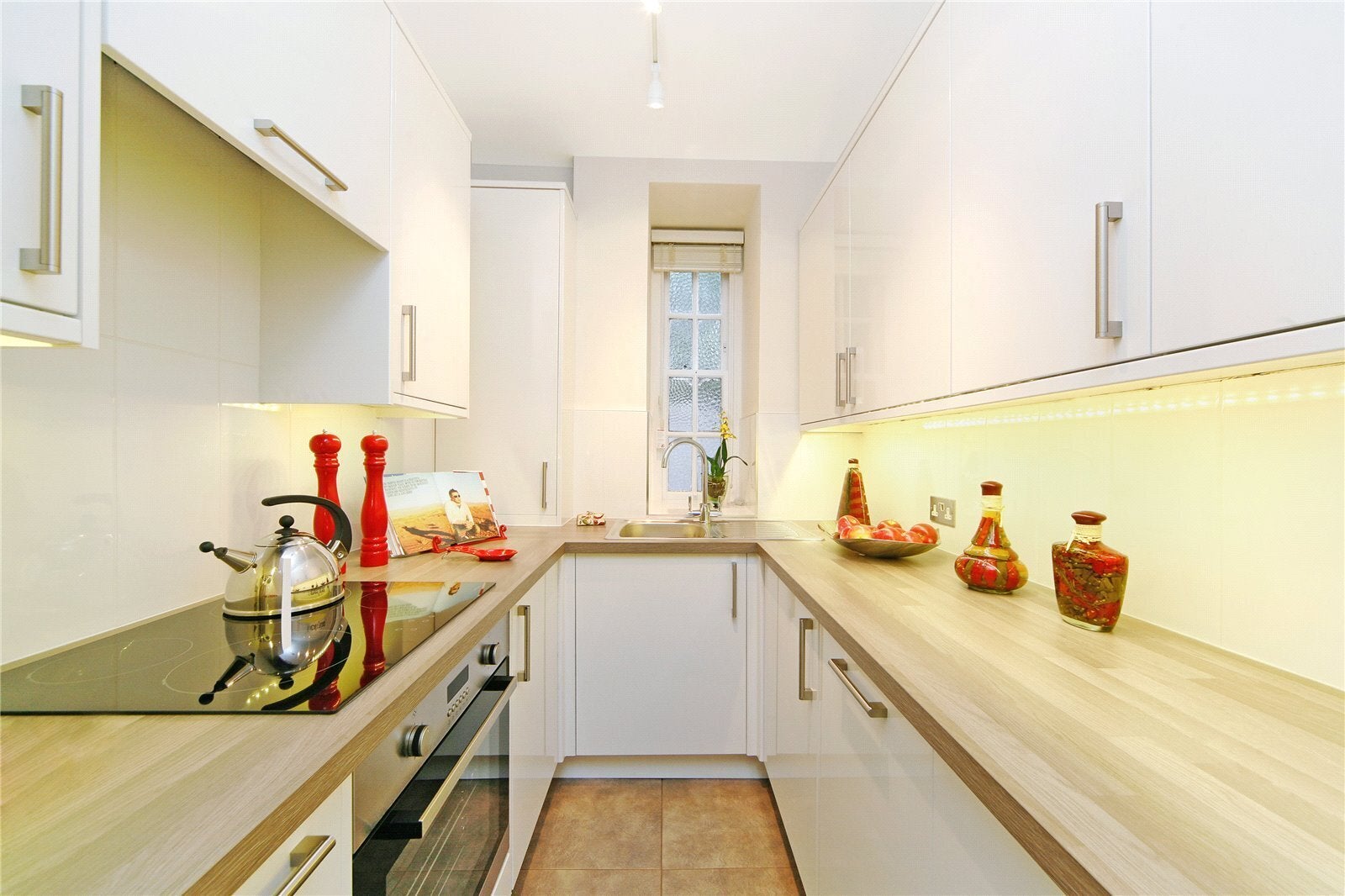 Flat Mallord Street in Greater London