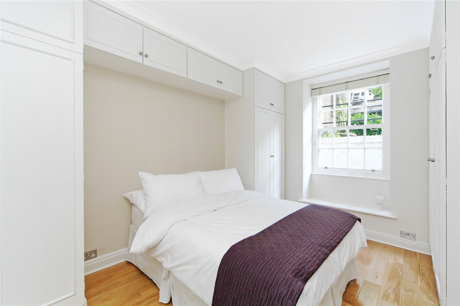 Flat Mallord Street in Greater London