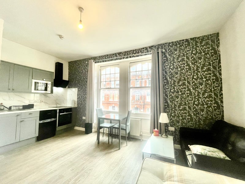 Flat St Andrew's Road in Greater London