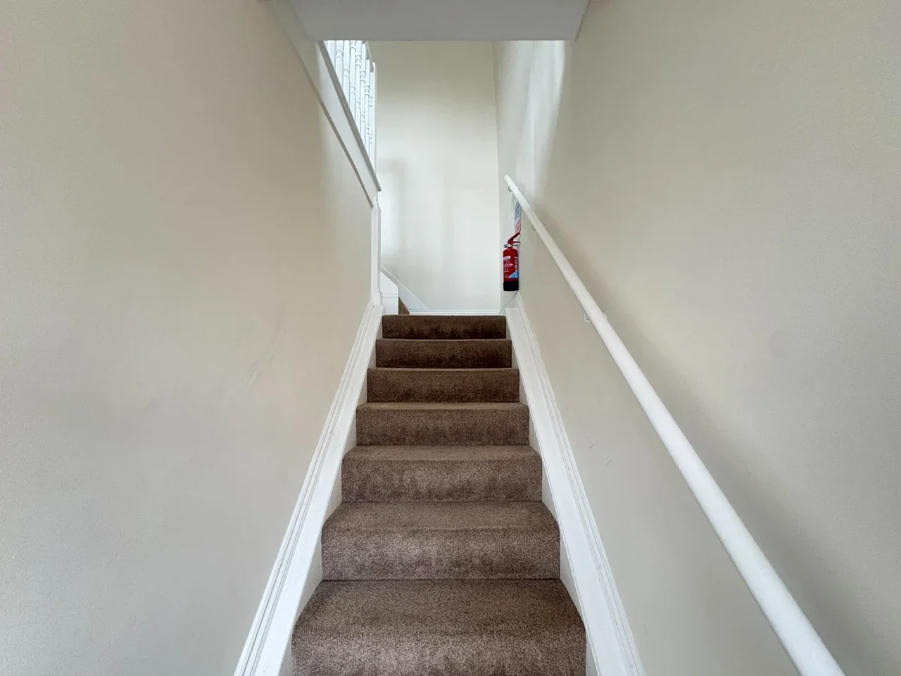 Flat Ferris Road in Greater London