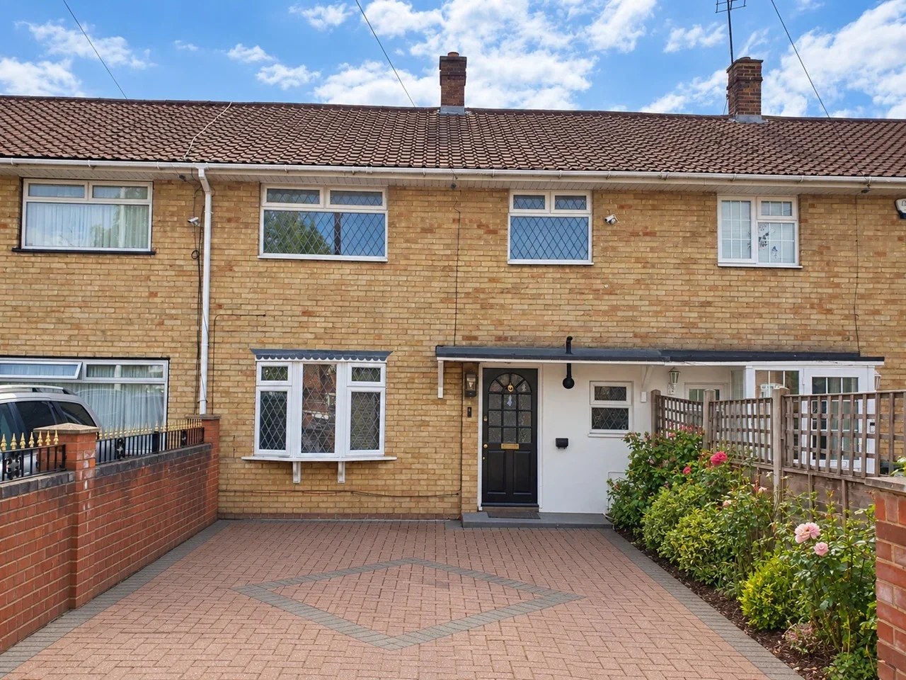 House Fullwell Avenue in Greater London