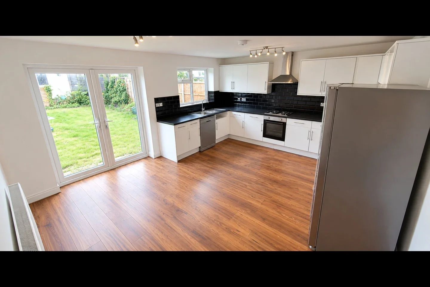 House Fullwell Avenue in Greater London