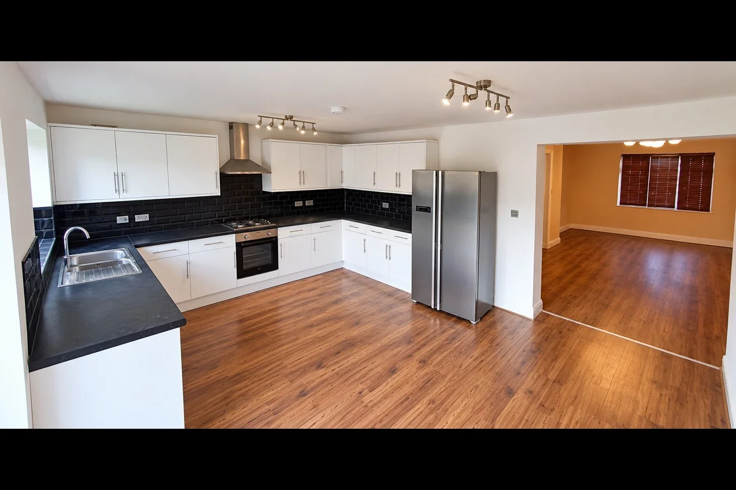 House Fullwell Avenue in Greater London