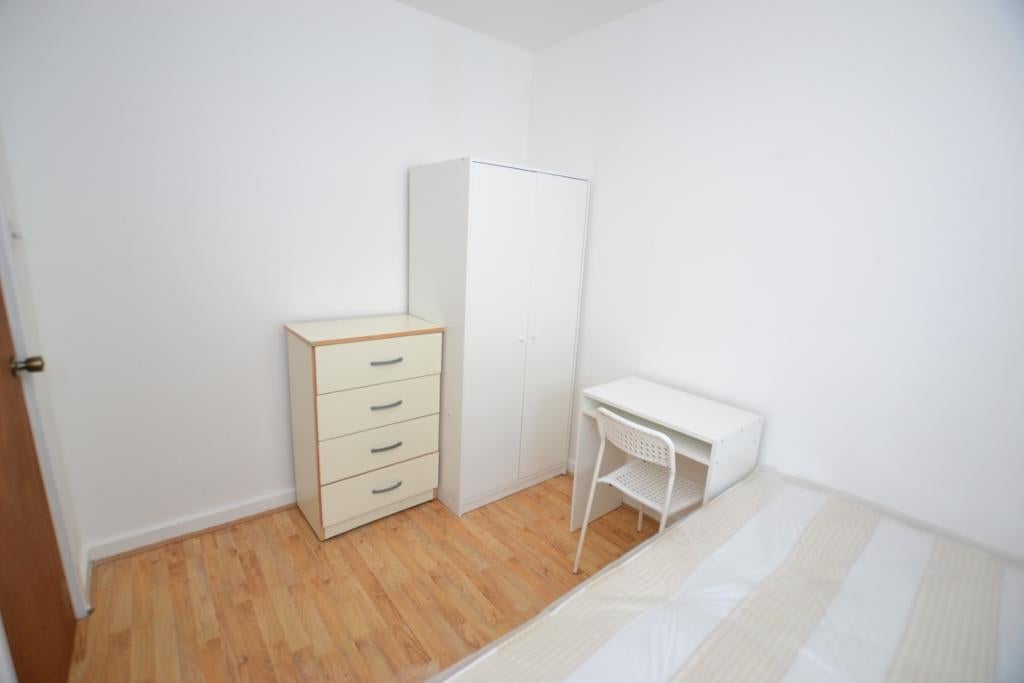 Room Beccles Street in Greater London