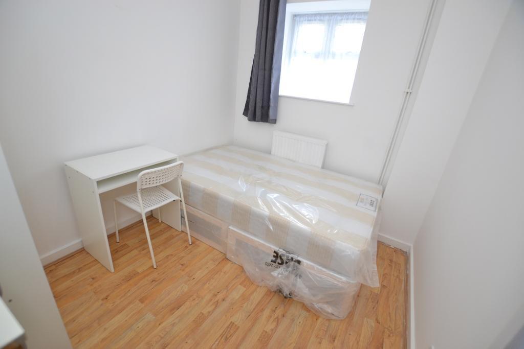 Room Beccles Street in Greater London
