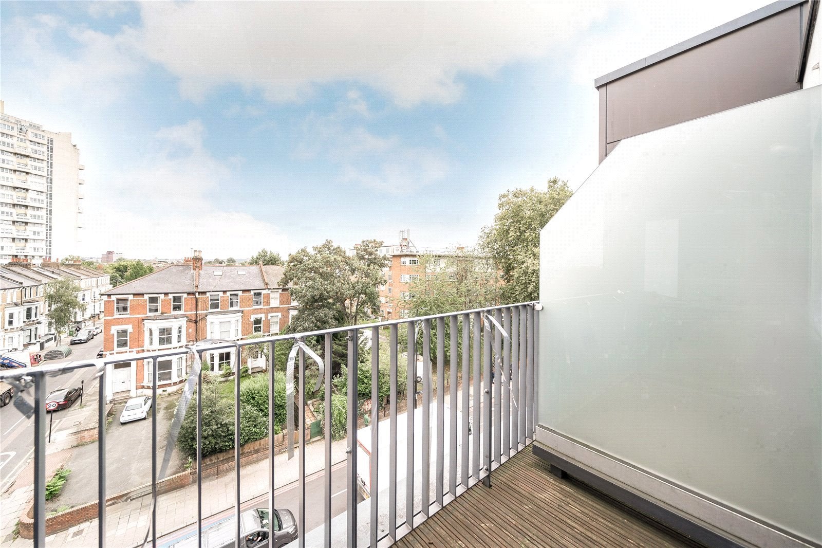 Flat Clapham Road in Greater London