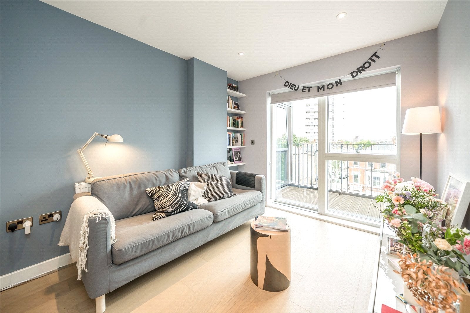 Flat Clapham Road in Greater London
