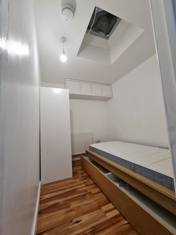 Room Jupp Road in Greater London