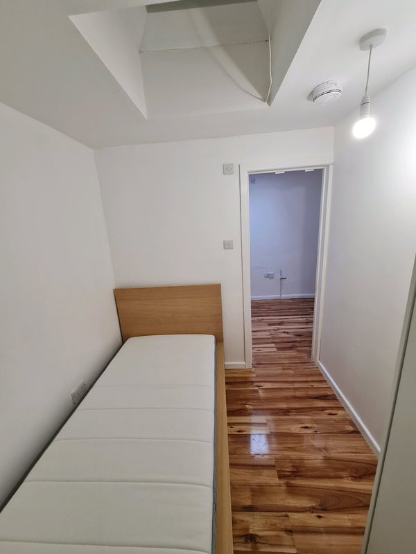 Room Jupp Road in Greater London