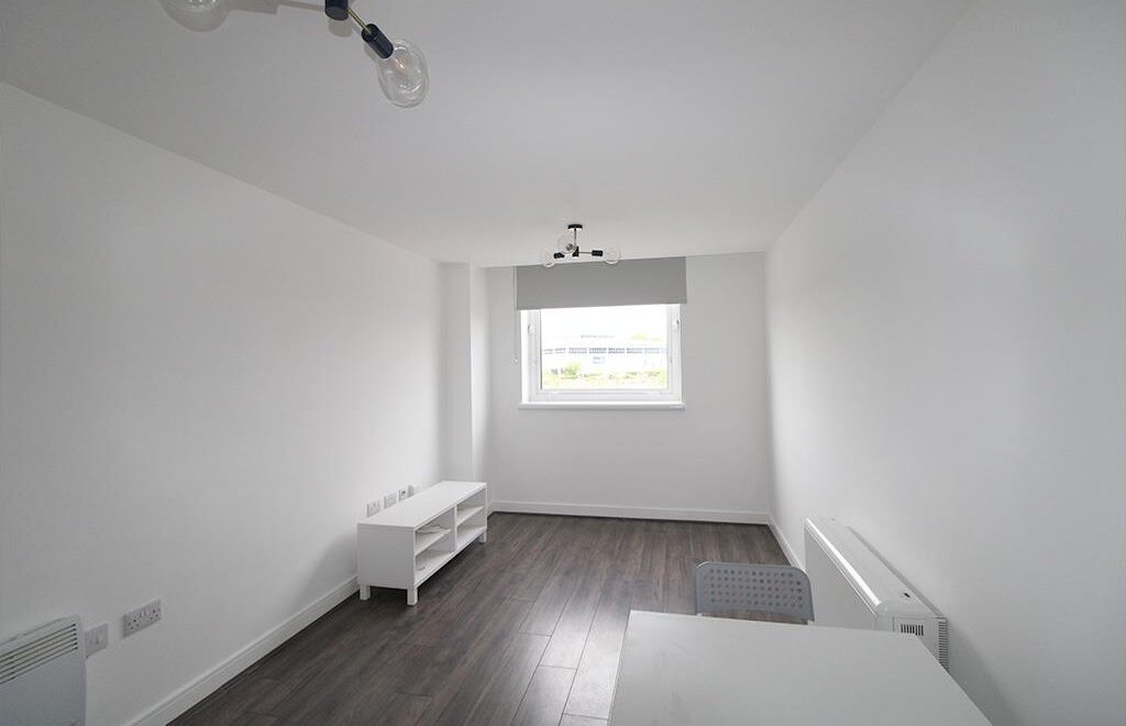 Flat Waterfront West in Brierley Hill