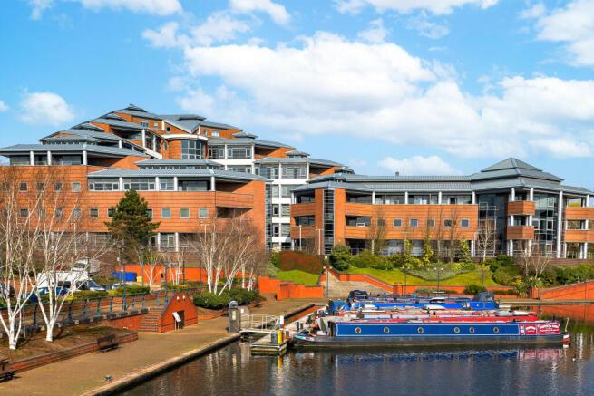 Flat Waterfront West in Brierley Hill