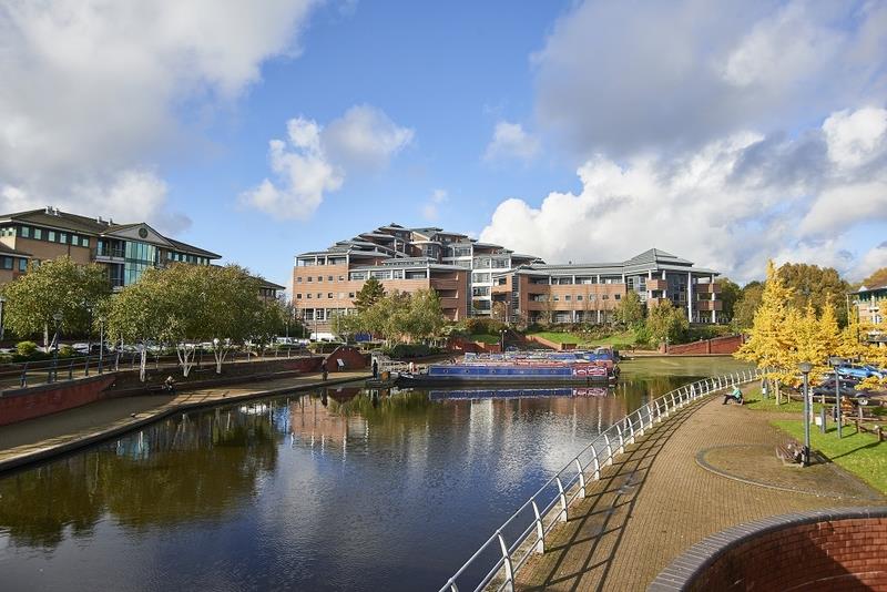 Flat Waterfront West in Brierley Hill