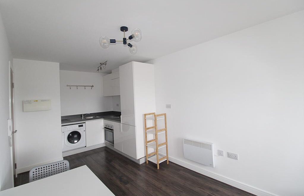 Flat Waterfront West in Brierley Hill