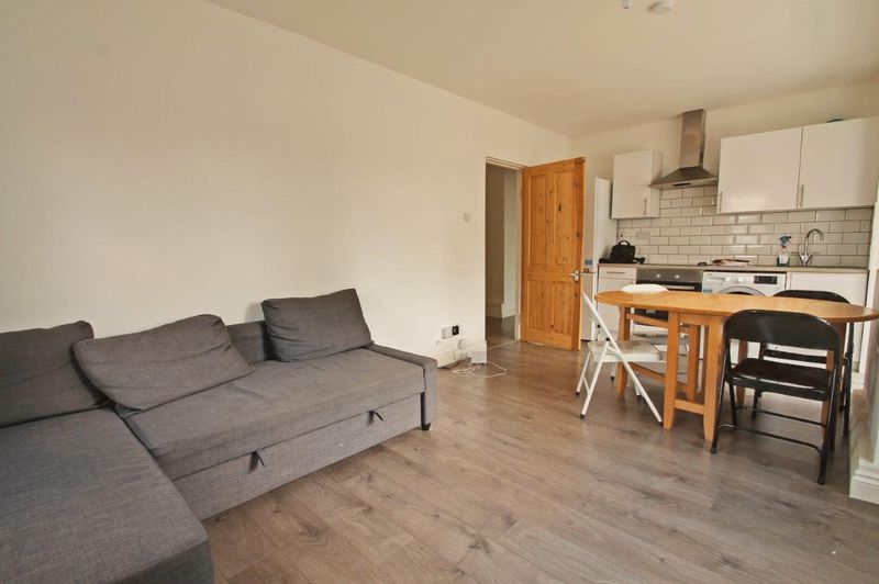 Flat Southey Road in Greater London