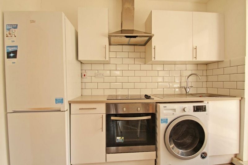 Flat Southey Road in Greater London