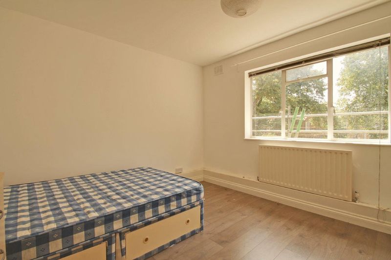Flat Southey Road in Greater London