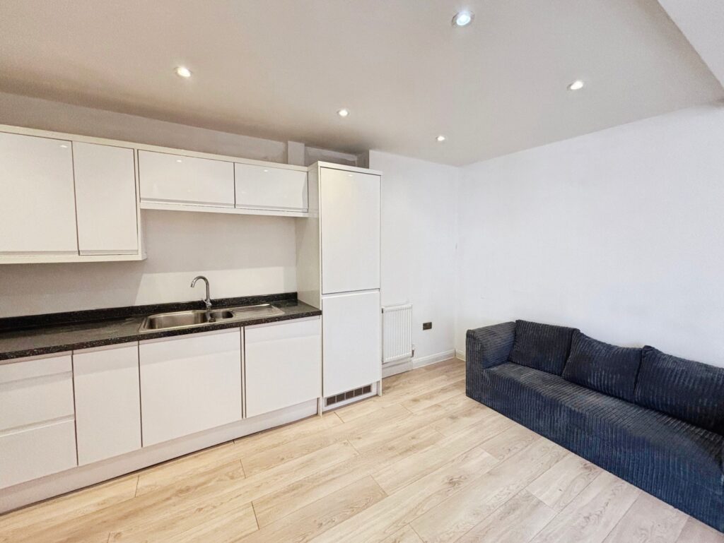 Flat Middle Gordon Road in Surrey Heath