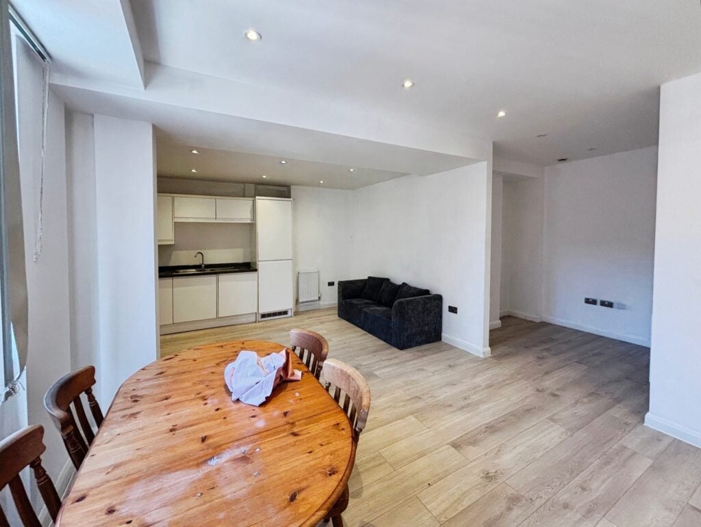 Flat Middle Gordon Road in Surrey Heath