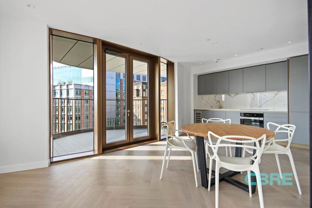 Flat Sumner Street in Greater London
