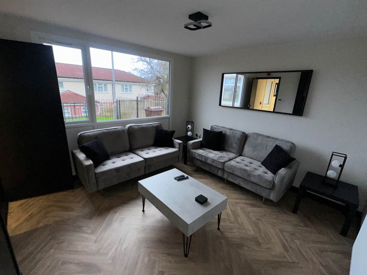 Room Stonecliffe Mount in Leeds
