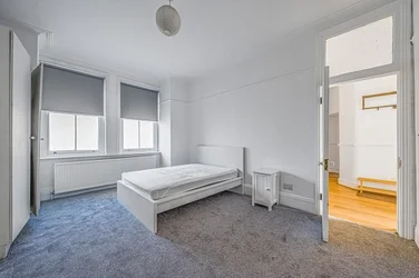 Flat Wontner Road in Greater London