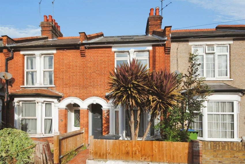 Flat Whippendell Road in Watford