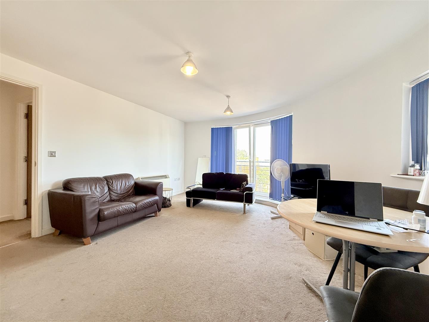 Flat Manor House Drive in Coventry